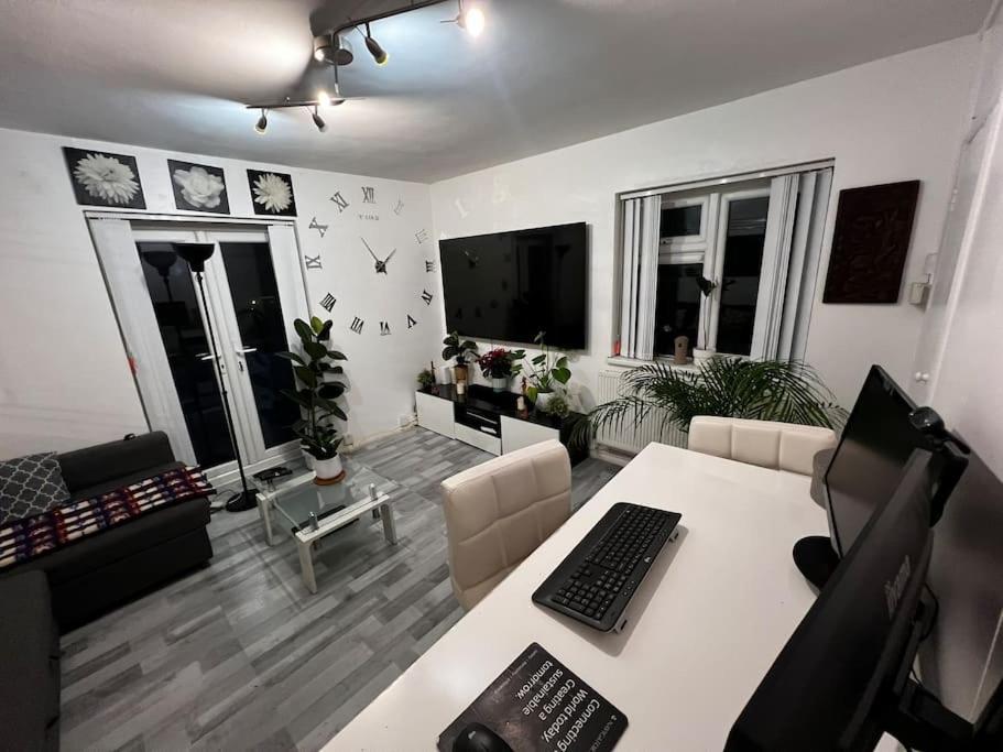 1-Bed Flat With Fast Wi-Fi In Prime Location 15Mins From Central Londres Exterior foto